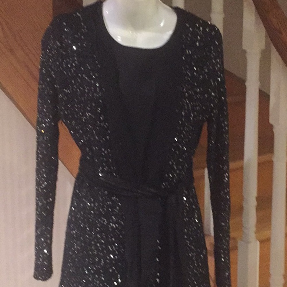 💕💕Host Pick💕💕NWOT Blk sequence long sleeve evening sweater